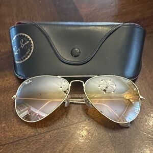 Ray-Ban Classic Gold Aviator Sunglasses